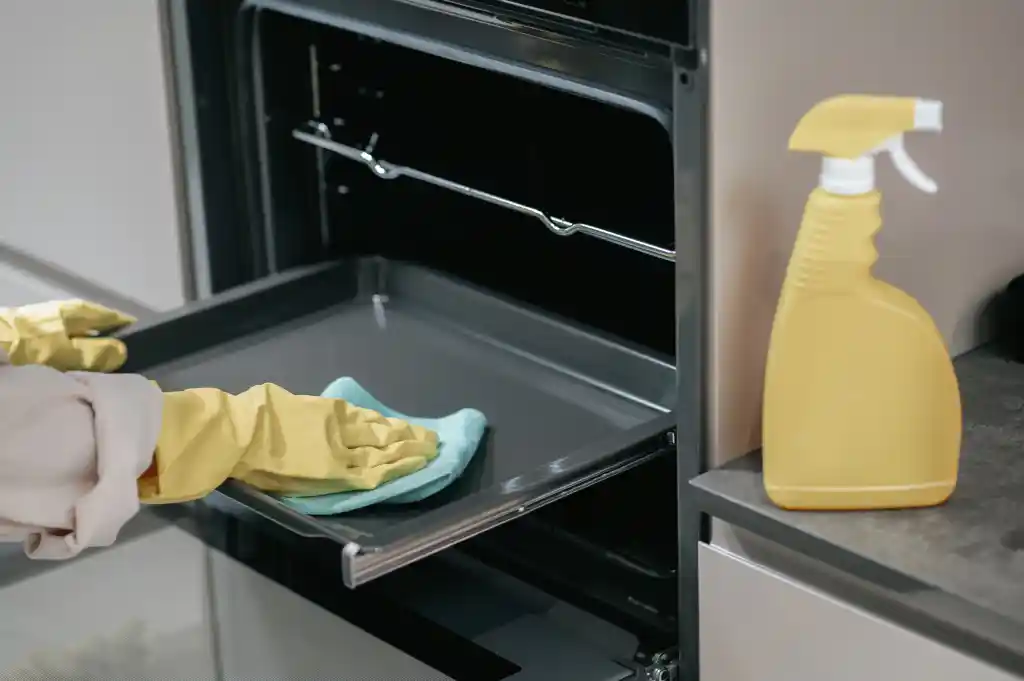 Wipe Tips How to Clean an Oven? Essential Tips and Easy Methods